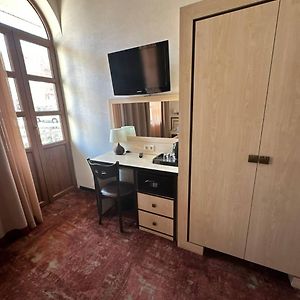 Kamer met een Queen Size Bed